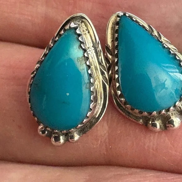 Exquisite Teardrop Kingman Turquoise Sterling Silver Stud Earrings - Picture 7 of 10